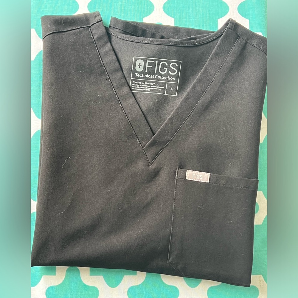 Figs black Catarina  one pocket scrub top. Small